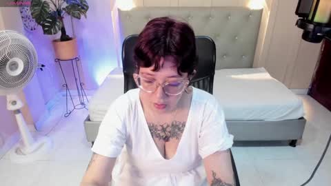 Snapshot of chloerossee chatting on 01/18/25, 01:19 Chloe rosse online show from 01/18/25, 01:19