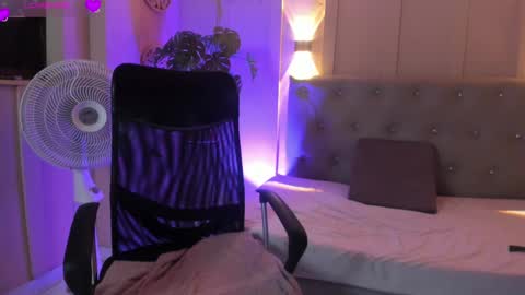 Snapshot of chloerossee chatting on 02/28/25, 04:21 Chloe rosse online show from 02/28/25, 04:21