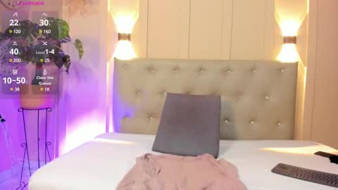 Snapshot of chloerossee chatting on 03/11/25, 01:37 Chloe rosse online show from 03/11/25, 01:37