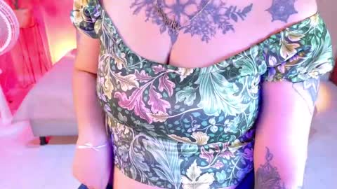 Snapshot of chloerossee chatting on 05/05/26, 01:35 Chloe rosse online show from 05/05/26, 01:35