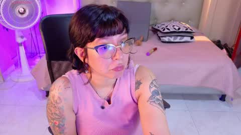 Snapshot of chloerossee chatting on 05/09/26, 01:44 Chloe rosse online show from 05/09/26, 01:44