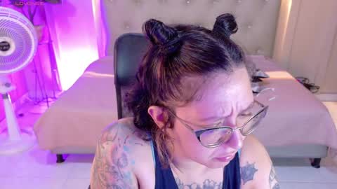 Snapshot of chloerossee chatting on 05/21/26, 01:34 Chloe rosse online show from 05/21/26, 01:34