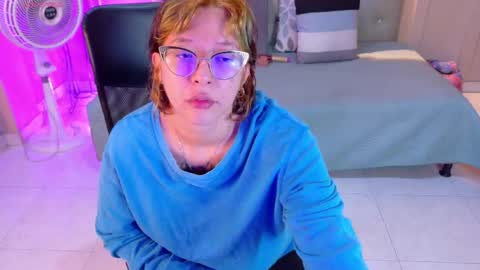 Snapshot of chloerossee chatting on 06/07/26, 01:15 Chloe rosse online show from 06/07/26, 01:15