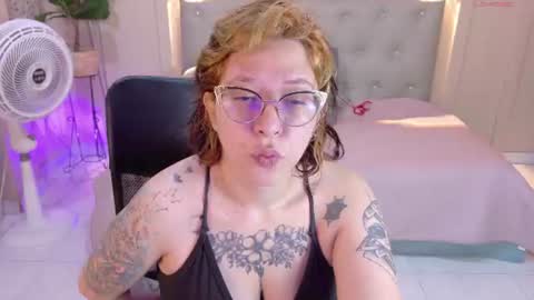 Snapshot of chloerossee chatting on 06/28/26, 01:17 Chloe rosse online show from 06/28/26, 01:17