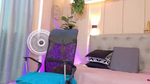 Snapshot of chloerossee chatting on 07/19/26, 01:04 Chloe rosse online show from 07/19/26, 01:04