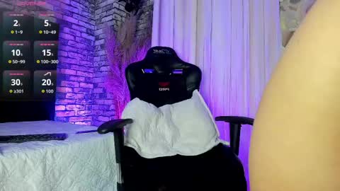 Snapshot of chloesantana_ chatting on 05/15/26, 02:29 .. Chloe .. online show from 05/15/26, 02:29