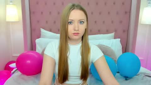 Chloe online show from 10/18/25, 07:03