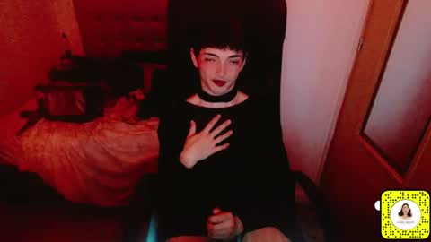Snapshot of chloevenommm chatting on 07/14/26, 03:44 chloevenommm online show from 07/14/26, 03:44