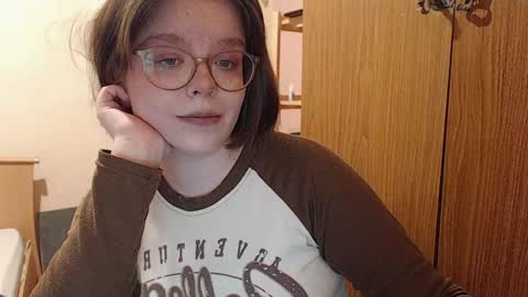 Snapshot of chmiri chatting on 12/14/24, 07:14 chmiri online show from 12/14/24, 07:14