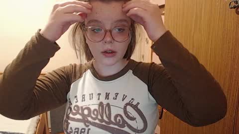 Snapshot of chmiri chatting on 12/18/24, 02:38 chmiri online show from 12/18/24, 02:38