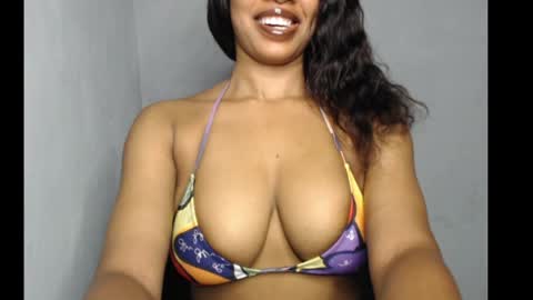 Snapshot of choco_chocoxx chatting on 04/20/26, 04:26 ESTHER online show from 04/20/26, 04:26