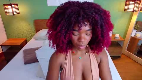 Snapshot of choco_goddess_ chatting on 09/11/25, 01:22 Camila Love online show from 09/11/25, 01:22