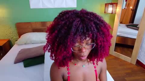 Snapshot of choco_goddess_ chatting on 10/01/25, 01:17 Camila Love online show from 10/01/25, 01:17