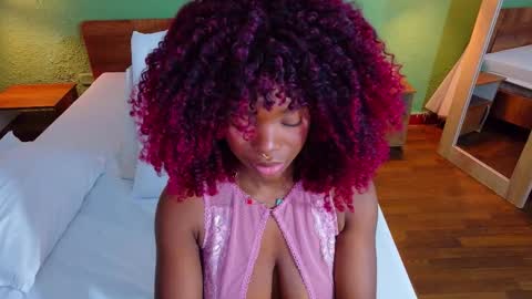 Snapshot of choco_goddess_ chatting on 10/06/25, 01:30 Camila Love online show from 10/06/25, 01:30