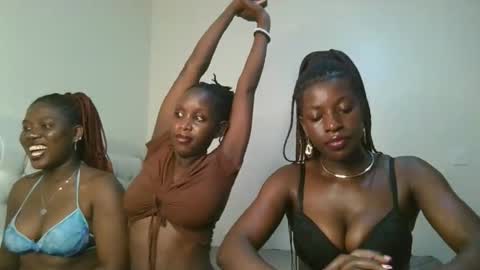 Snapshot of chocolate_iva chatting on 10/18/25, 09:26 Iva online show from 10/18/25, 09:26