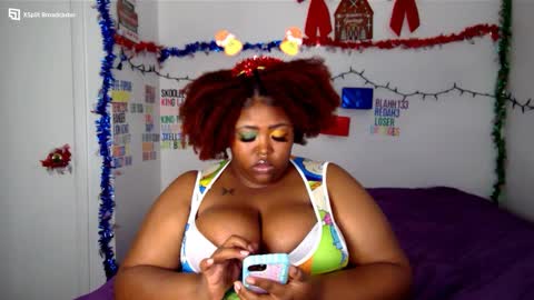 Snapshot of chocolatebunnyxx69 chatting on 12/18/24, 12:21 Melina online show from 12/18/24, 12:21