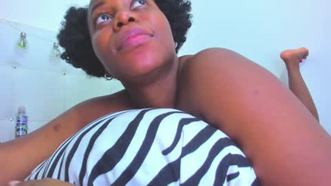 Snapshot of chocoo_dessert chatting on 01/11/25, 09:15   online show from 01/11/25, 09:15