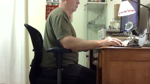 chris2002b online show from 09/28/25, 05:46