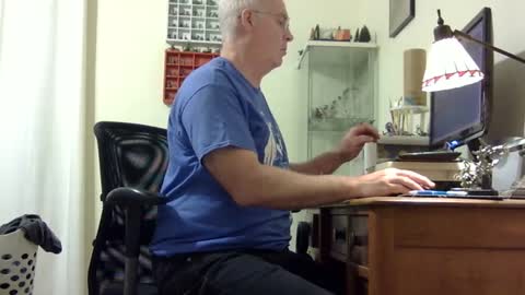 chris2002b online show from 10/07/25, 03:36