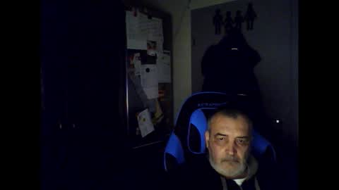 Chris online show from 11/01/25, 06:37