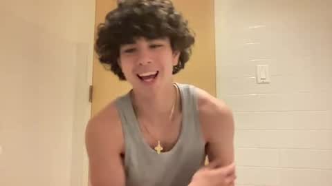 chris_baker1 online show from 04/22/26, 04:04