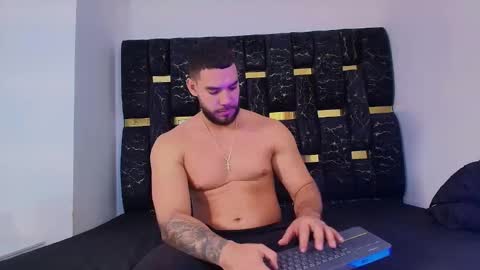 Snapshot of chris_blake__ chatting on 11/18/25, 06:45 Chris B online show from 11/18/25, 06:45