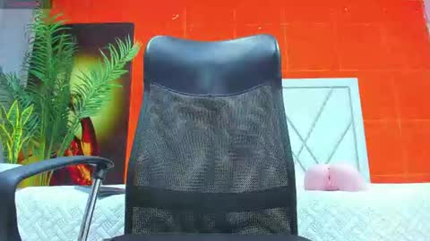 chris_grey2 online show from 06/14/26, 04:53