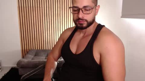 cris         Twitter magnum101010 insta magnumc20 online show from 11/28/25, 05:04