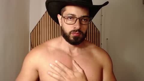 cris         Twitter magnum101010 insta magnumc20 online show from 02/13/26, 04:03