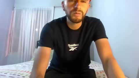 Snapshot of chris_sex80 chatting on 01/19/25, 01:32 chris_sex80 online show from 01/19/25, 01:32