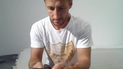 Snapshot of chrisaron chatting on 11/01/25, 03:30 chrisaron online show from 11/01/25, 03:30