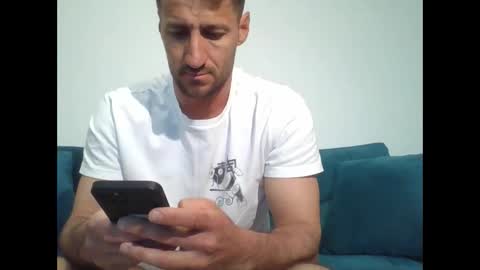 Snapshot of chrisaron chatting on 04/17/26, 04:15 chrisaron online show from 04/17/26, 04:15