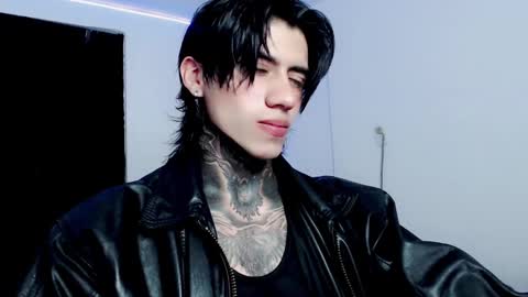 Snapshot of chriss_opp chatting on 02/06/25, 01:43 CHRIS  INDEPENT MODEL online show from 02/06/25, 01:43