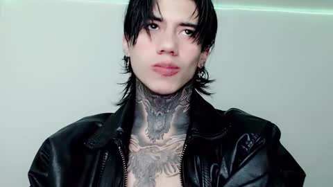 Snapshot of chriss_opp chatting on 03/02/25, 02:43 CHRIS  INDEPENT MODEL online show from 03/02/25, 02:43