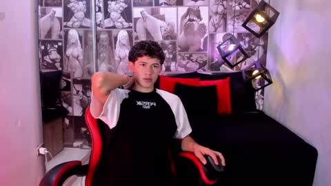 Snapshot of christian_foxx chatting on 05/26/26, 02:13 Christian online show from 05/26/26, 02:13