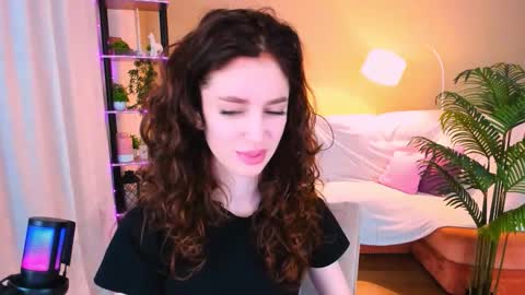 christinaconteeree online show from 10/03/25, 04:26