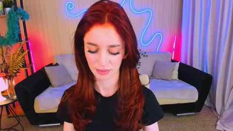 christinaconteeree online show from 10/13/25, 08:20
