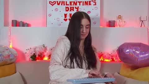 Snapshot of christinamilton chatting on 02/15/25, 03:52 Christina online show from 02/15/25, 03:52