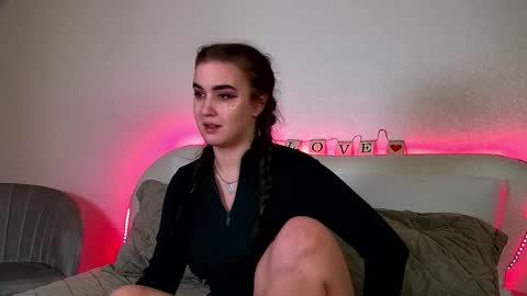 Snapshot of christinamilton chatting on 02/18/25, 04:04 Christina online show from 02/18/25, 04:04