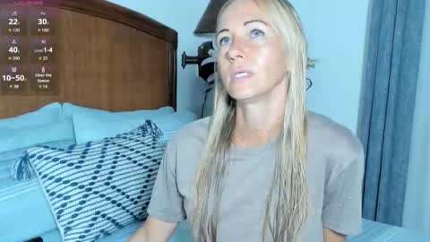 Snapshot of christine_35 chatting on 06/08/26, 10:37 Christine - online show from 06/08/26, 10:37