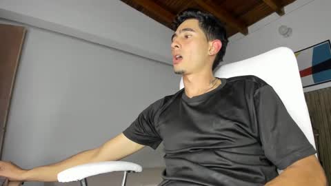 Snapshot of christoper_dick chatting on 03/07/25, 10:54 Petite Horny and chistoper dick online show from 03/07/25, 10:54