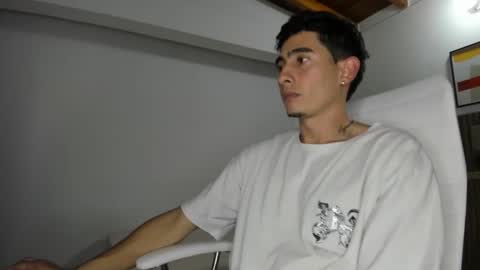Snapshot of christoper_dick chatting on 03/09/25, 06:28 Petite Horny and chistoper dick online show from 03/09/25, 06:28