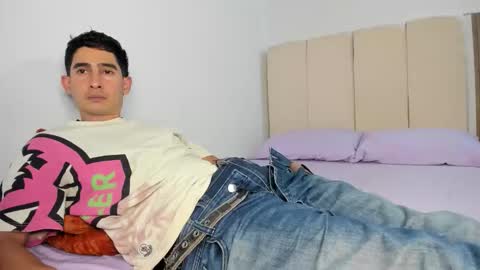 Snapshot of christoper_dick chatting on 01/09/26, 03:20 Petite Horny and chistoper dick online show from 01/09/26, 03:20