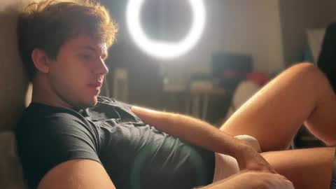 Snapshot of christophertan chatting on 10/25/25, 01:02 Christopher online show from 10/25/25, 01:02