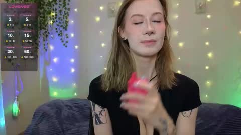 Snapshot of christy_memeow chatting on 09/21/25, 10:06 christy memeow online show from 09/21/25, 10:06