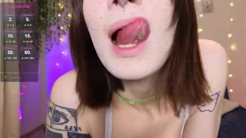 Snapshot of christy_memeow chatting on 10/14/25, 03:13 christy memeow online show from 10/14/25, 03:13