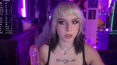 Snapshot of chromeheartzz chatting on 06/11/26, 03:26 chromeheartzz online show from 06/11/26, 03:26