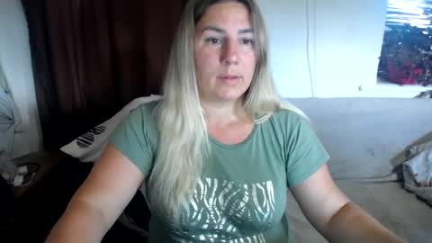 Snapshot of chrystalbella chatting on 06/18/26, 03:38 Diana online show from 06/18/26, 03:38