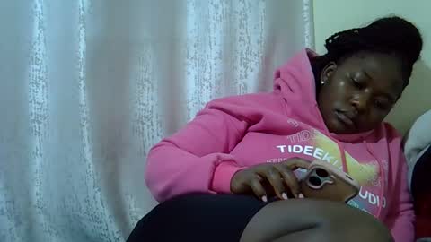 Snapshot of chubby_queenie07 chatting on 05/18/26, 02:12 DivaDee online show from 05/18/26, 02:12
