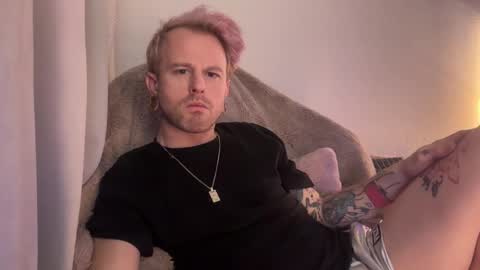 Snapshot of chubschadwell chatting on 11/28/25, 02:42 ChubsChadwell online show from 11/28/25, 02:42